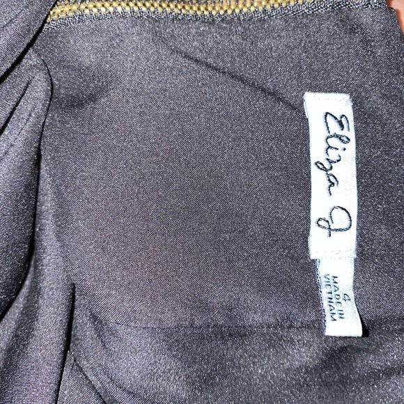 Dress - Picture 4 of 4